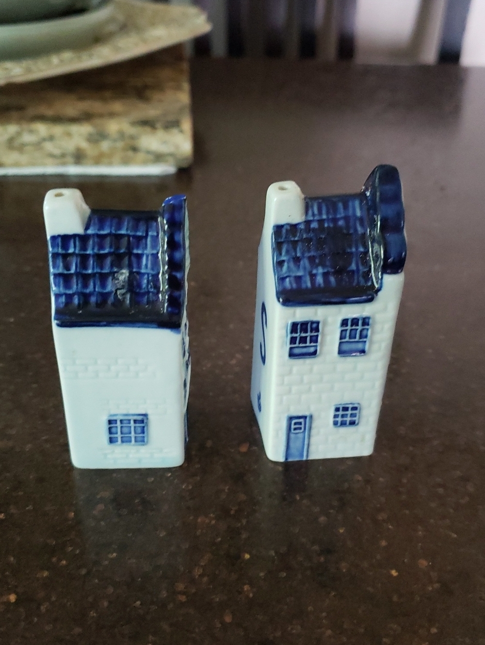 Vintage Dutch Blue & White Canal House Salt & Pepper Shakers - Picture 4 of 8